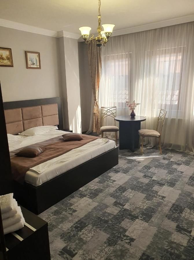 Отель Hotel Yarus Плоешти-17