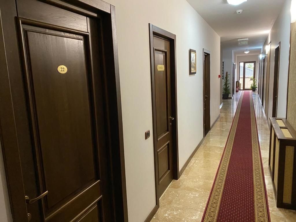 Отель Hotel Yarus Плоешти-11